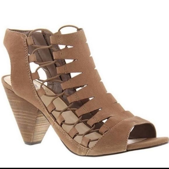 Vince Camuto Shoes - VINCE CAMUTO Eliaz Gladiator Block Heel Leather Sandal 8.5